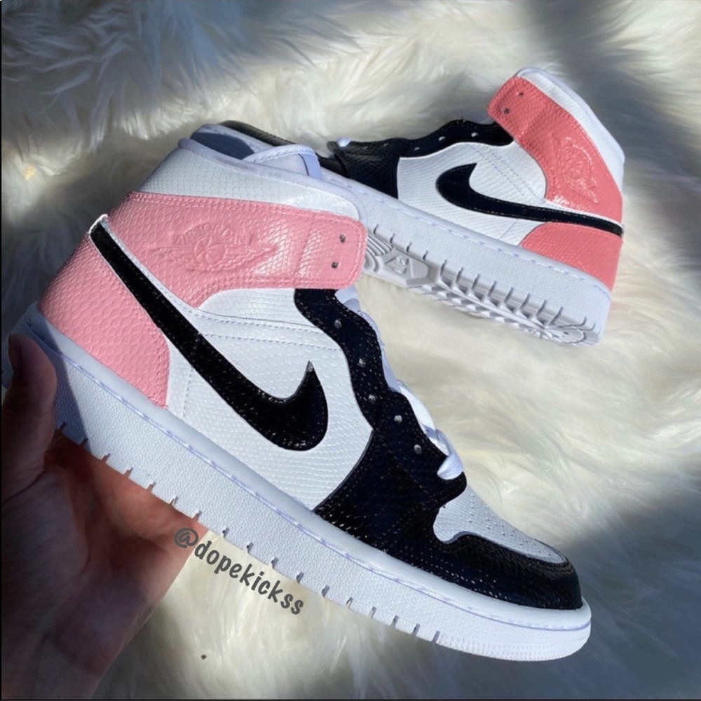 ⚡️Custom Air Jordan 1 Mids (Petal Pink/Black)⚡️